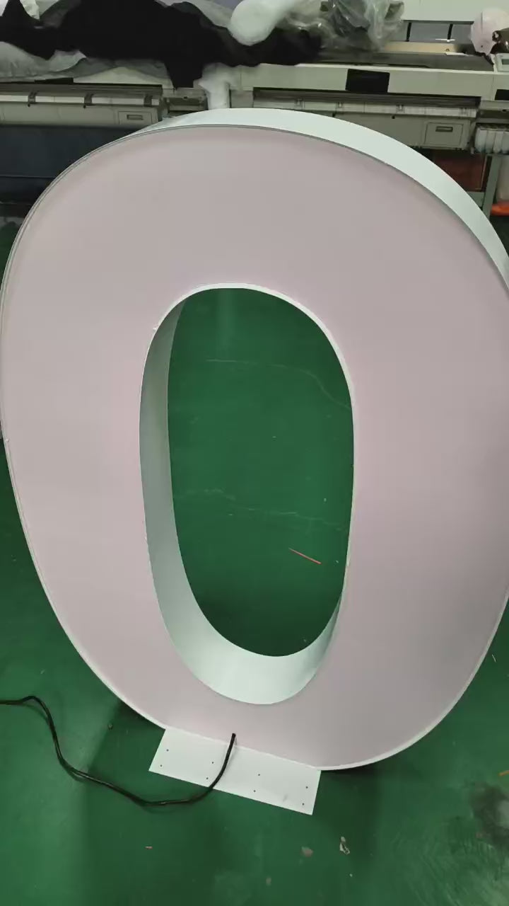 ✨ Chiffre lumineux en métal – Décoration événementielle