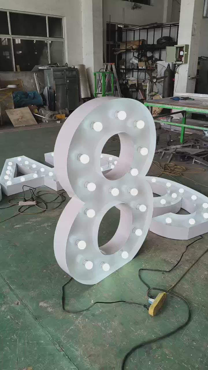 ✨ Chiffre lumineux en métal – Décoration événementielle