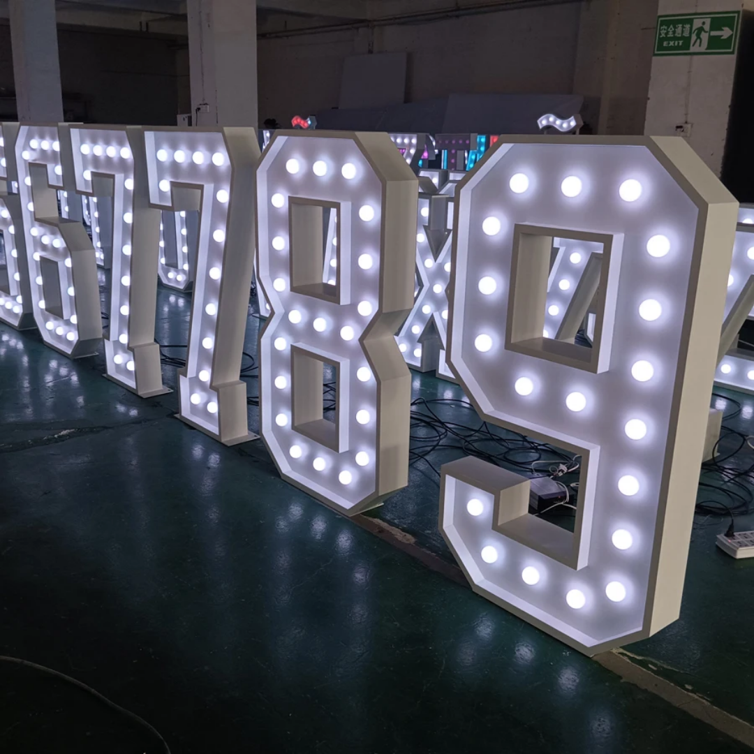 ✨ Chiffre lumineux en métal – Décoration événementielle